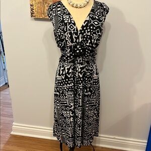 Black & White Geometric V-Neck Women’s Dress